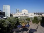Starhotels E.c.ho - Photo prise sur la terasse de l'hotel fleurie et amenagée avec vue sur la gare