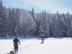 Pulka Vercors - 2 skieurs entrain de randonner dans un paysage enneigé